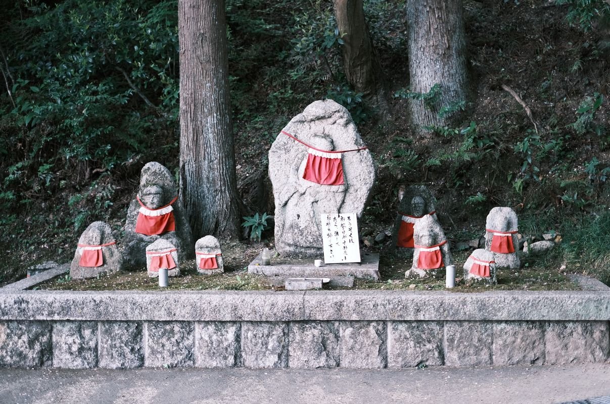 Stone Jizo statues